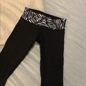 LuluLemon wonder under crop. Reversible black.